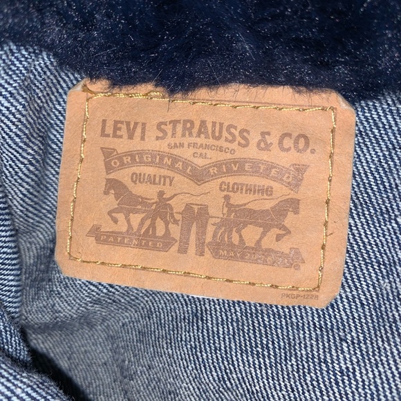 Levi’s vintage denim jacket with faux fur navy collar size M/L medium/large - Picture 9 of 9